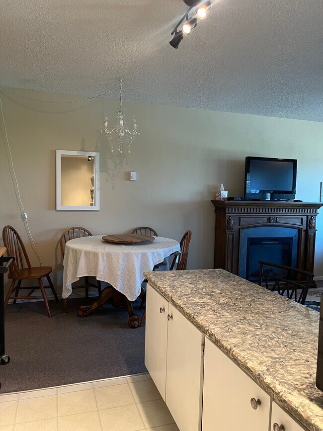 Building Photo - 48988 U.S. 101 S