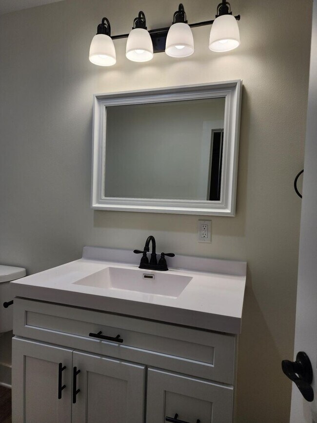 Building Photo - 3 Bedroom 2 Bathroom New Home