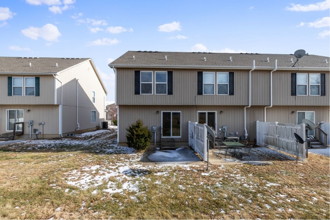 Building Photo - Spacious Two Bedroom Townhome - Available end of February