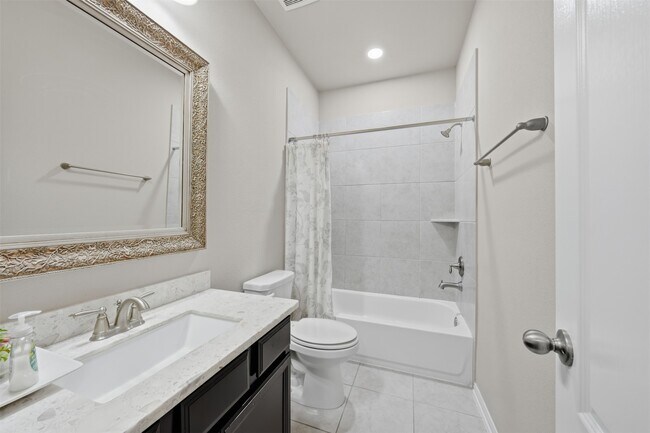 Building Photo - 806 Butterfly Garden Trail