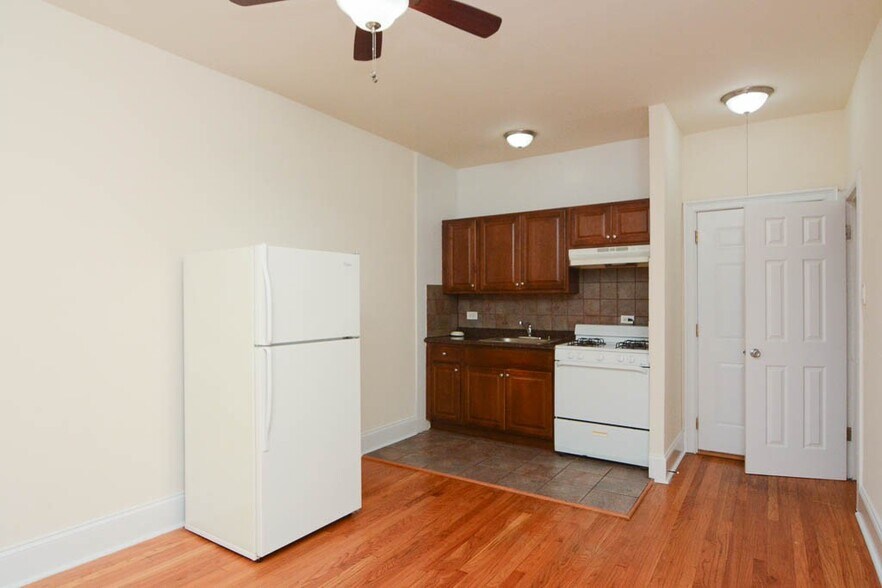 Building Photo - 2737 N Spaulding Ave
