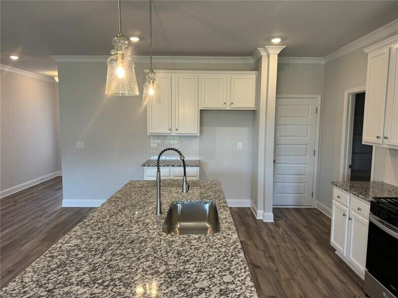 Building Photo - 3230 Westgate Park Dr