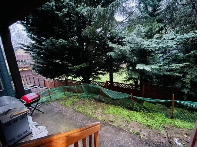 Building Photo - 2551 NW Byrne Terrace