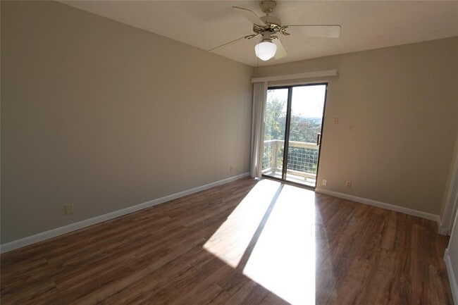 Building Photo - 3904 Hudson Bend Rd