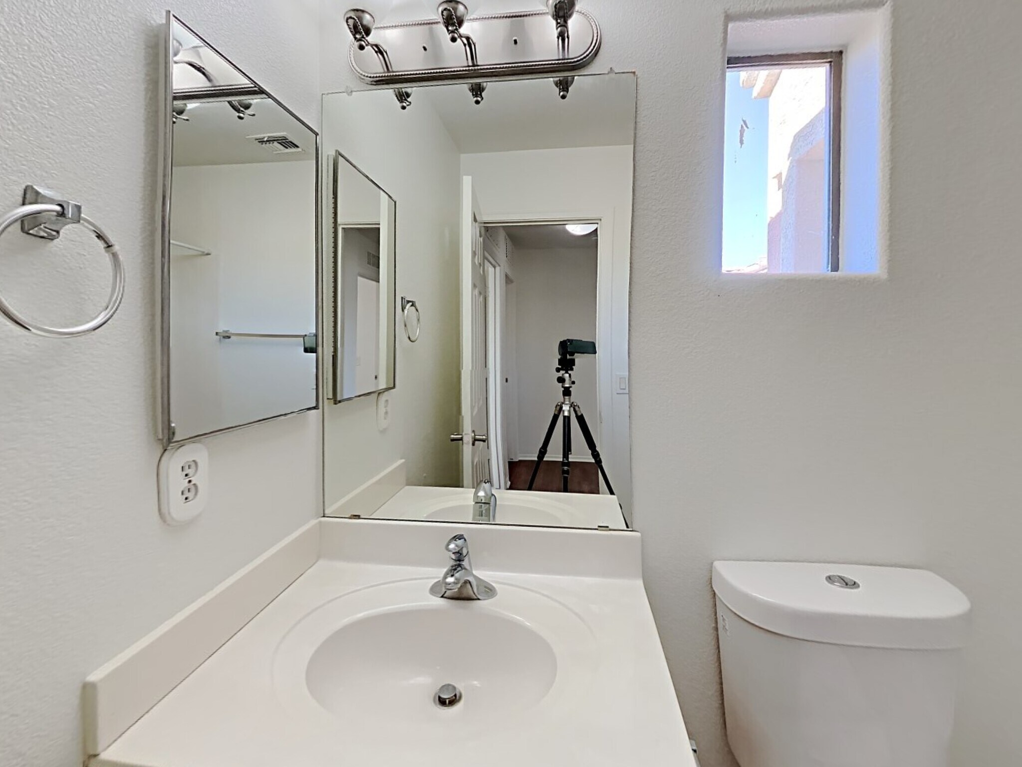 Building Photo - 17522 W Calavar Rd