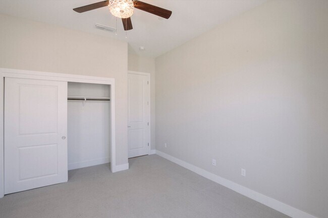 Building Photo - 3034 Carrousel St
