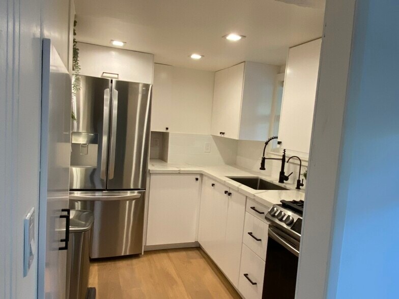 Kitchen - 735 Upland Rd