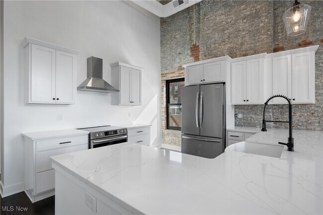 Building Photo - 1277 W 6th St