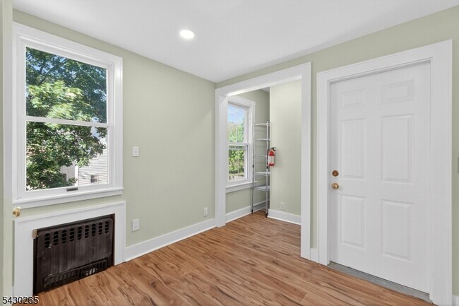 Building Photo - 19 Sylvan Pl