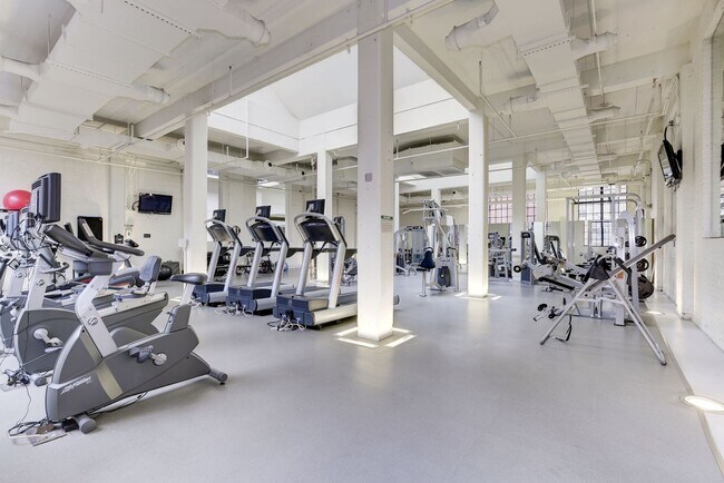 Building Photo - Luxurious Fully Furnished 2BR in the Heart of Mount Vernon Triangle!