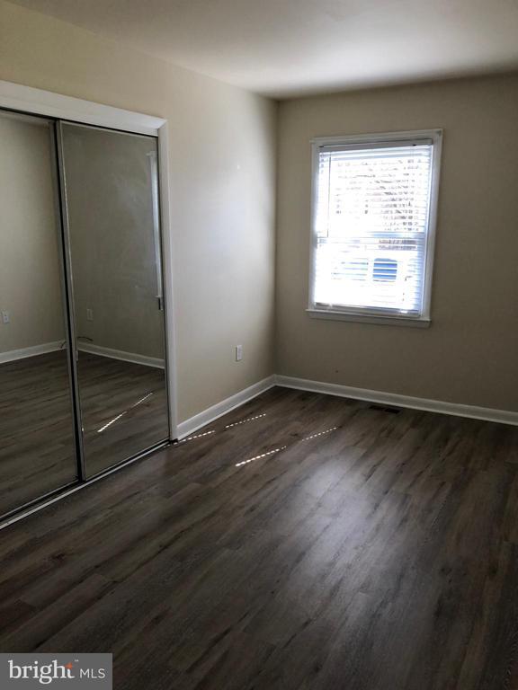 Building Photo - 104 Lark Ln