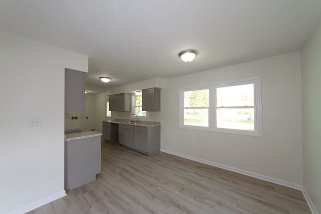 Primary Photo - Updated 3 bedroom 1.5 bath home in desirab...