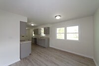 Building Photo - Updated 3 bedroom 1.5 bath home in desirab...