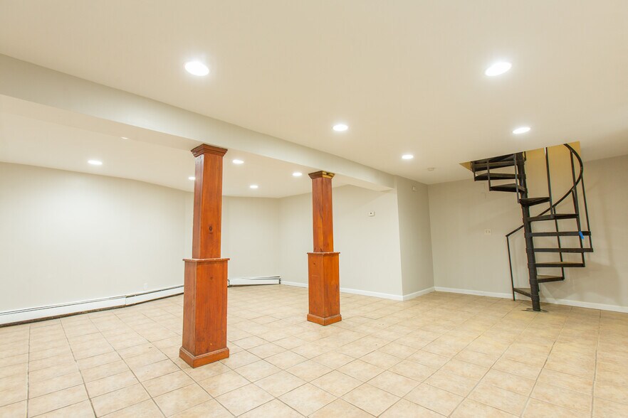 Building Photo - 25 Ashford St