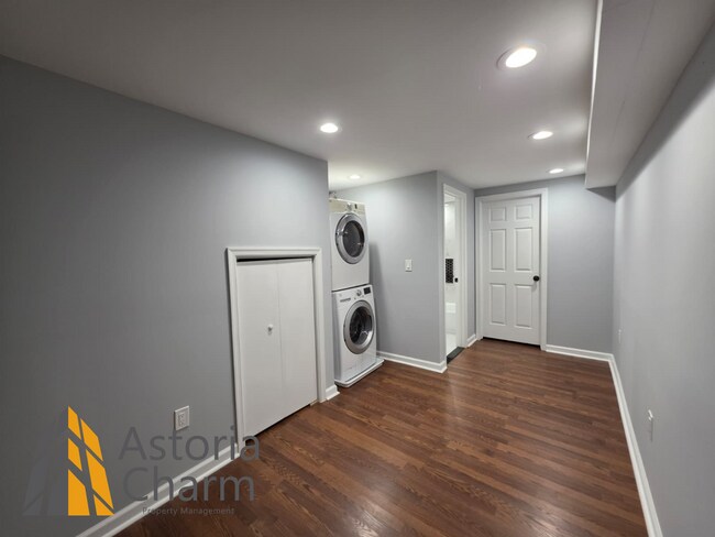 Building Photo - Renovated 2 Bedroom + Den, 3 Bath Home with Ensuites, Finished Basement and Stainless Appliances