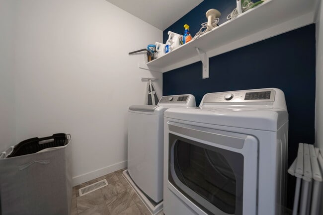 Building Photo - 5659 Coastal Ridge Ln