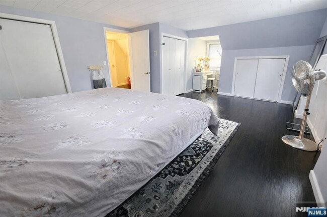 Building Photo - 103 E Cedar Ln