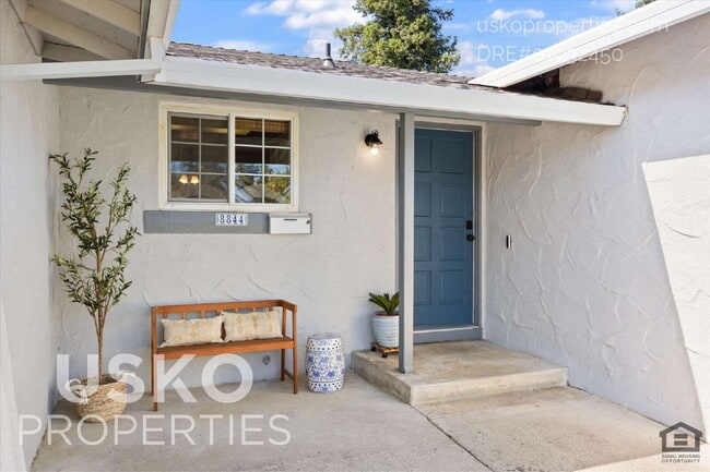 Building Photo - 8844 Garden Glen Way