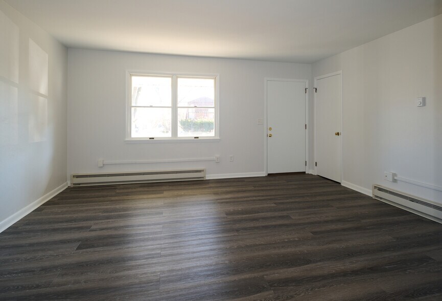 Entrance_Living Room - 327 Strouse Ave