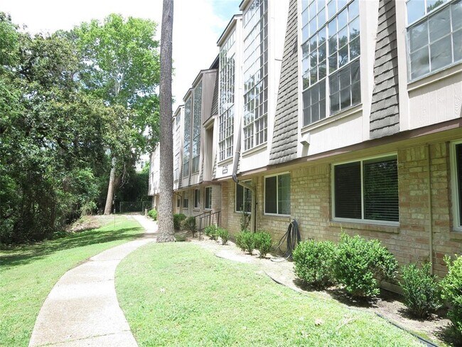 Building Photo - 12633 Memorial Dr