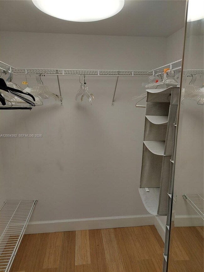 Building Photo - 1200 Brickell Bay Dr