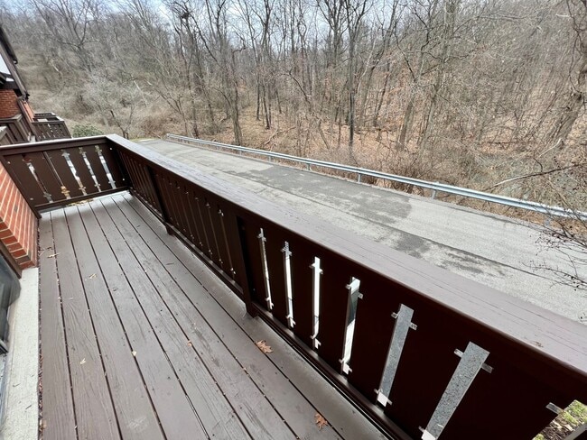 Building Photo - Sewickley Heights - Gorgeous Townhouse - 3 Bedroom 2 Bathroom - Swimming Pool and Tennis Courts