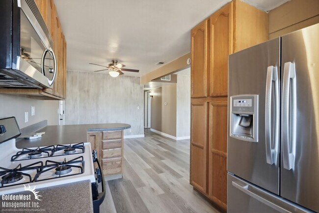 Building Photo - Updated 3Bdm 2 Ba Single Story Home with Detached Garage in the Heart of Lakeside