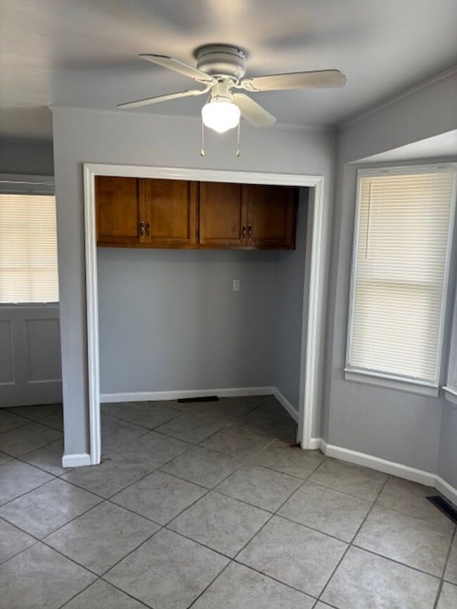 Building Photo - 1705 4th Pl NW