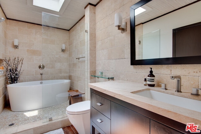 Building Photo - 9624 Yoakum Dr