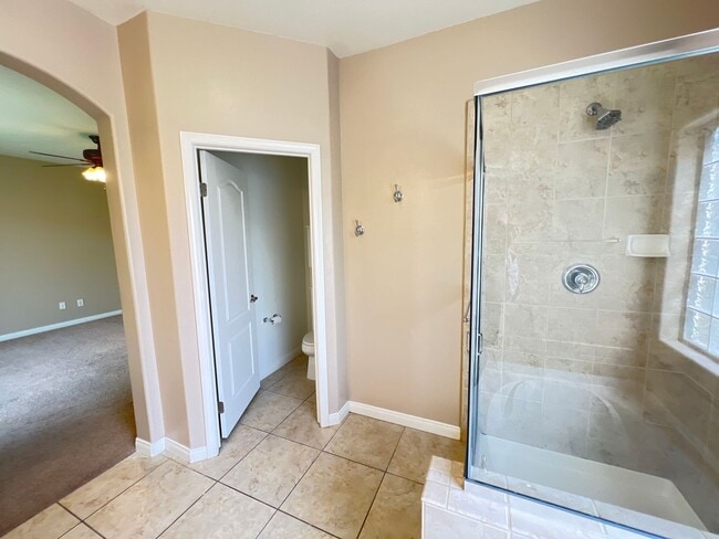 Building Photo - Northwest Bakersfield