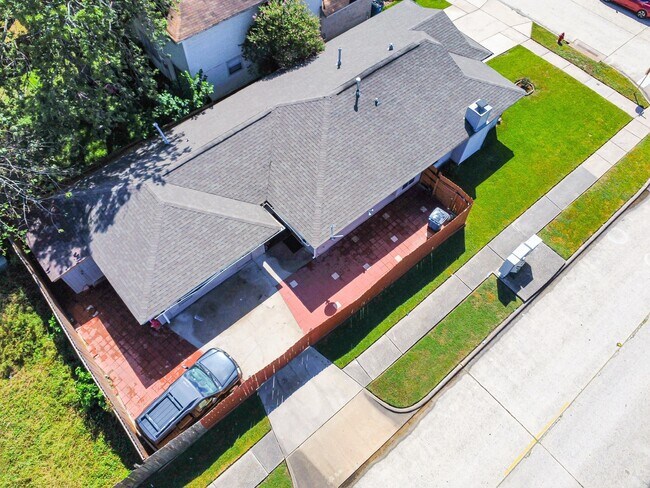 Building Photo - 918 Littleport Ln