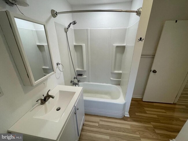 Building Photo - 43 Silopanna Rd