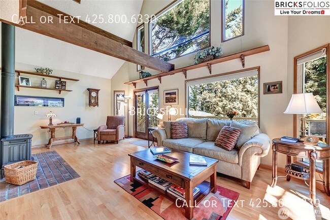 Building Photo - Remarkable Redmond Home - Walk to Microsof...
