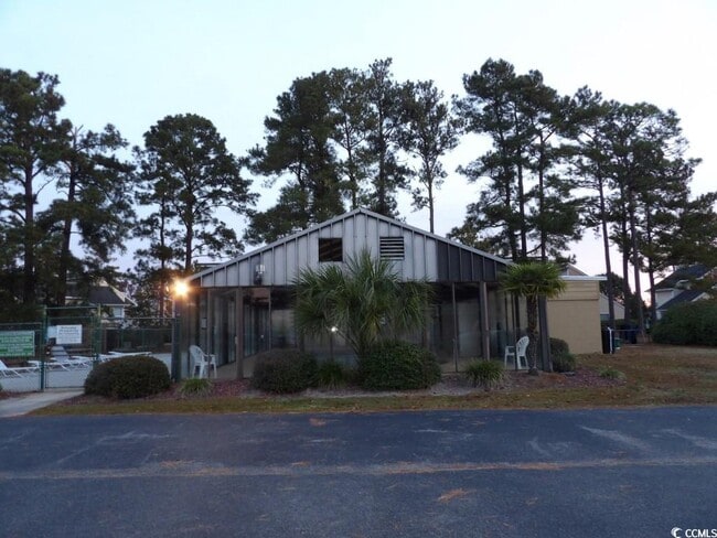 Building Photo - 1095 Plantation Dr W