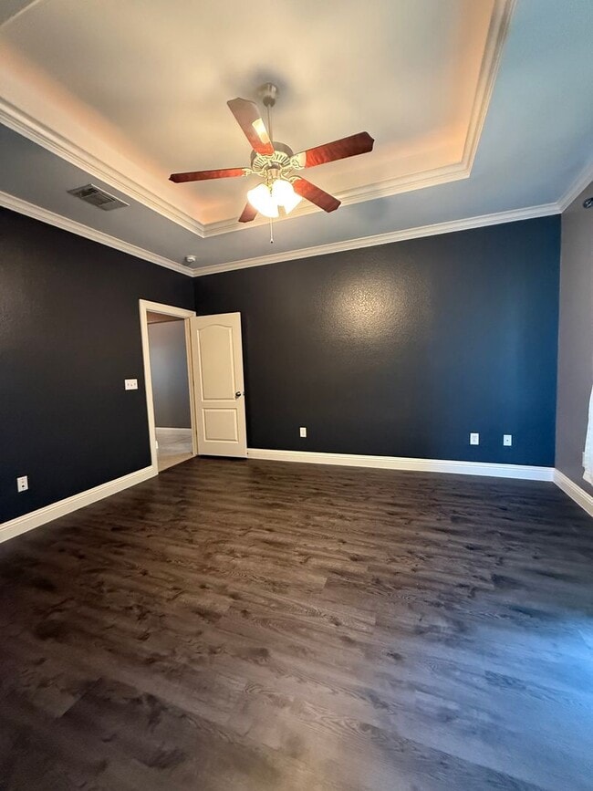 Building Photo - Beautiful 4 bedroom 2 bath home centrally located for added convenience