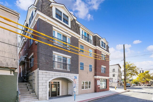 Building Photo - 78 Main St