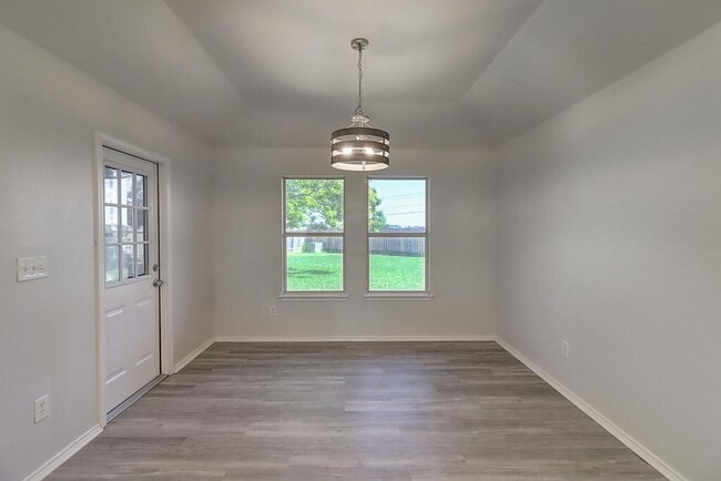 Building Photo - 7605 Cougar Dr