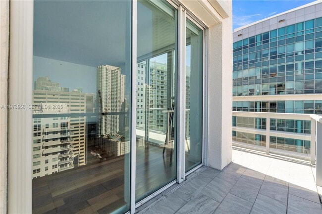 Building Photo - 1155 Brickell Bay Dr