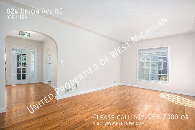 Building Photo - Available Now | 3 Bedroom 1 Bath Single Fa...