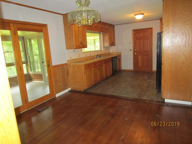 Kitchen 2 - 4401 Byrd Ave