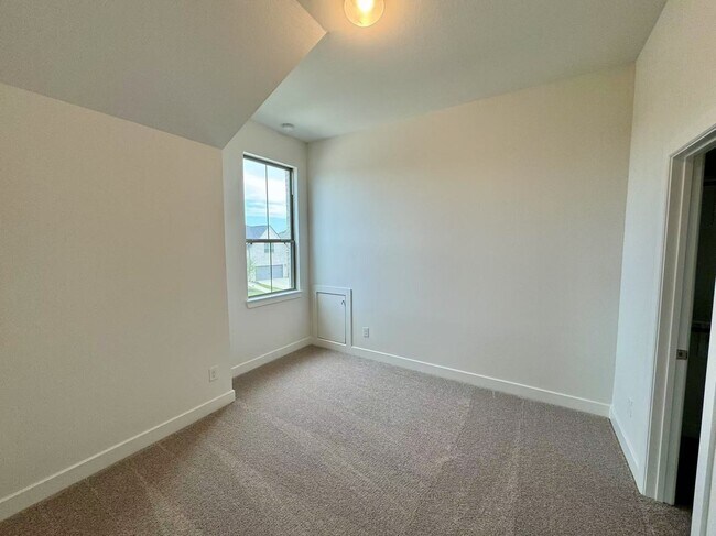 Building Photo - 31019 Sun Vly Dr