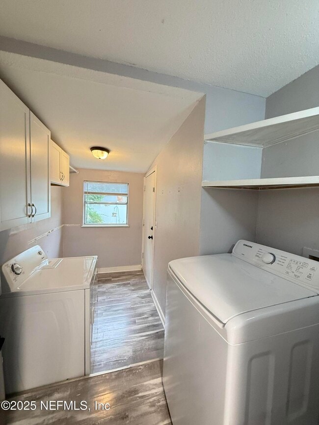 Building Photo - 4541 Woolman Ave
