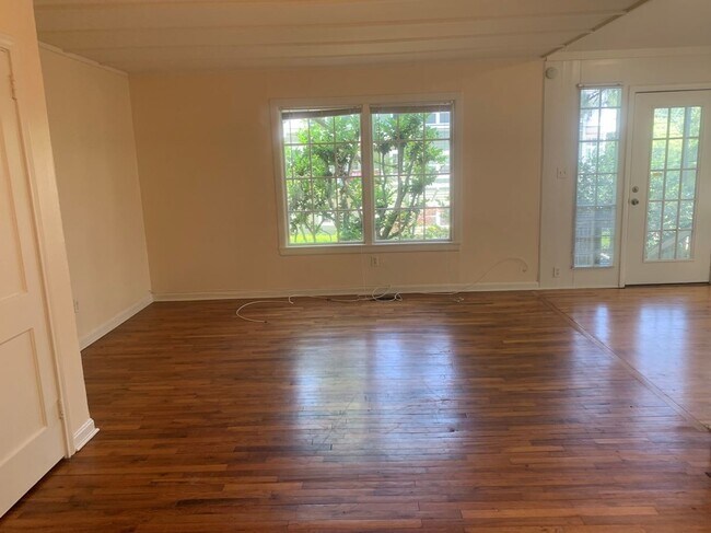 Building Photo - 1607 Jackson Bluff Rd