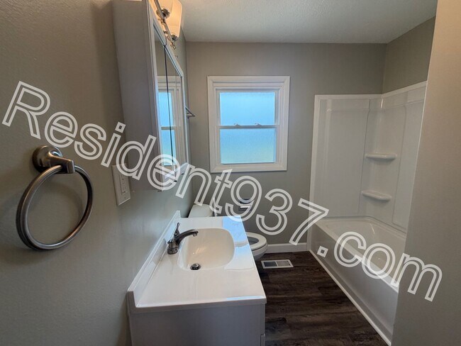 Building Photo - Completely Updated 3 bed 1 Bath home!