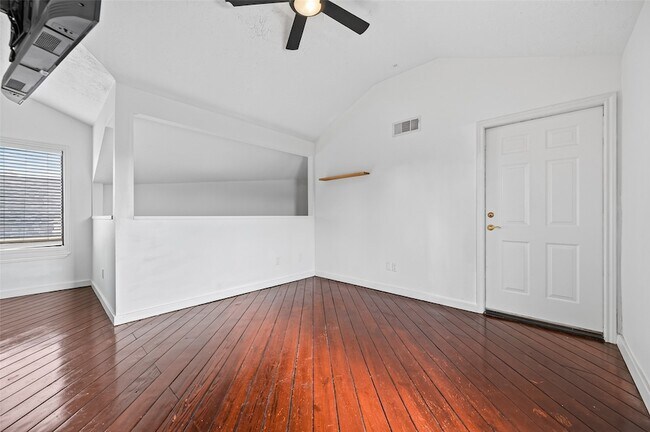 Building Photo - 708 W Clay St