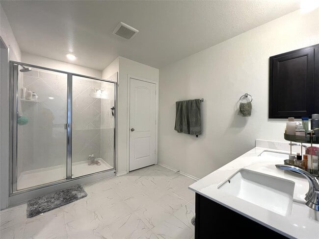 Building Photo - 14313 James Buchanan St