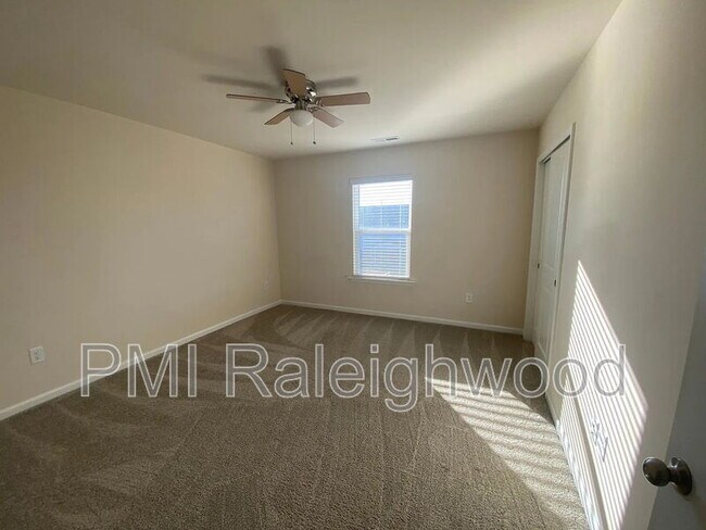 Building Photo - 2124 Fox Chapel Pl