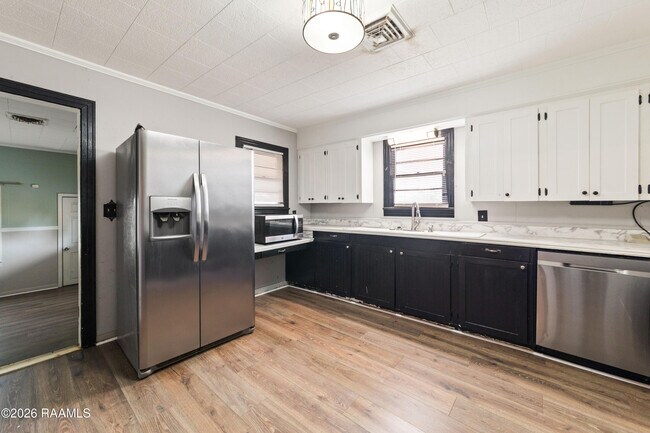 Building Photo - 416 W St Paul St