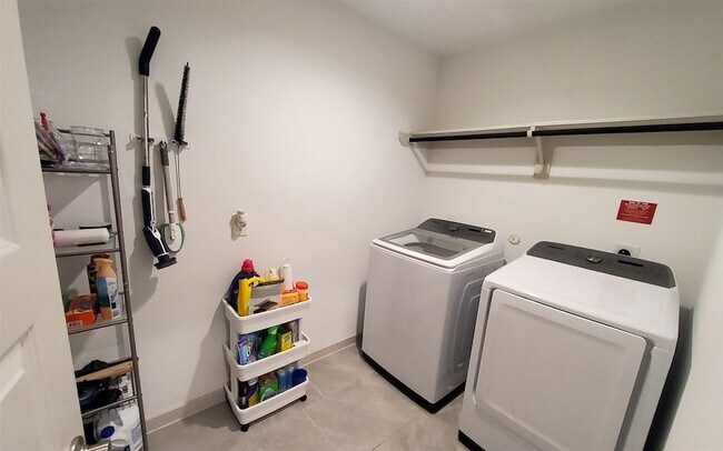 Building Photo - 3839 Sparkman Ln