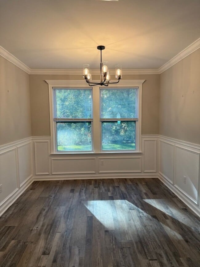 Building Photo - 3 Bedroom 2 Bath House